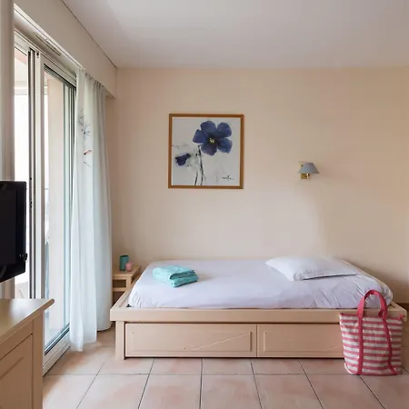 Pierre & Les Rivages Du Parc Lägenhetshotell 3*