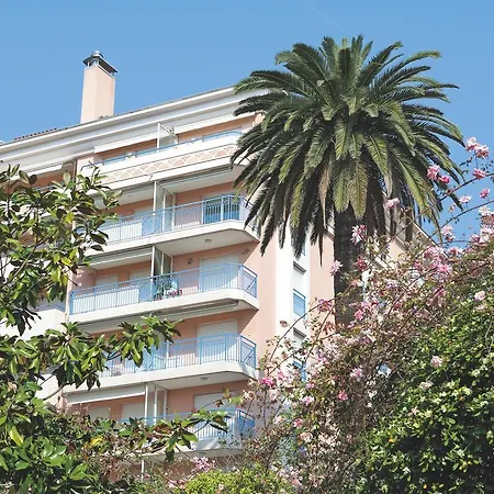 Pierre & Les Rivages Du Parc 3* Ментона