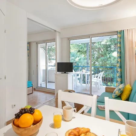 Pierre & Les Rivages Du Parc Aparthotel 3*