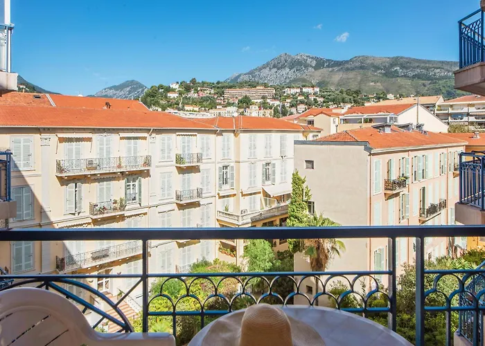 Pierre & Les Rivages Du Parc 3* مينتون