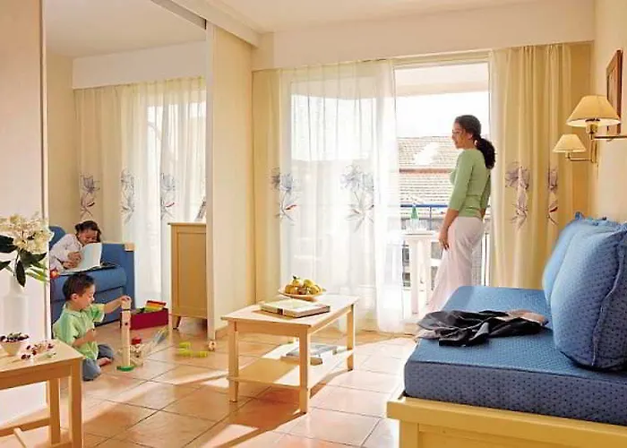 Pierre & Les Rivages Du Parc 3* مينتون